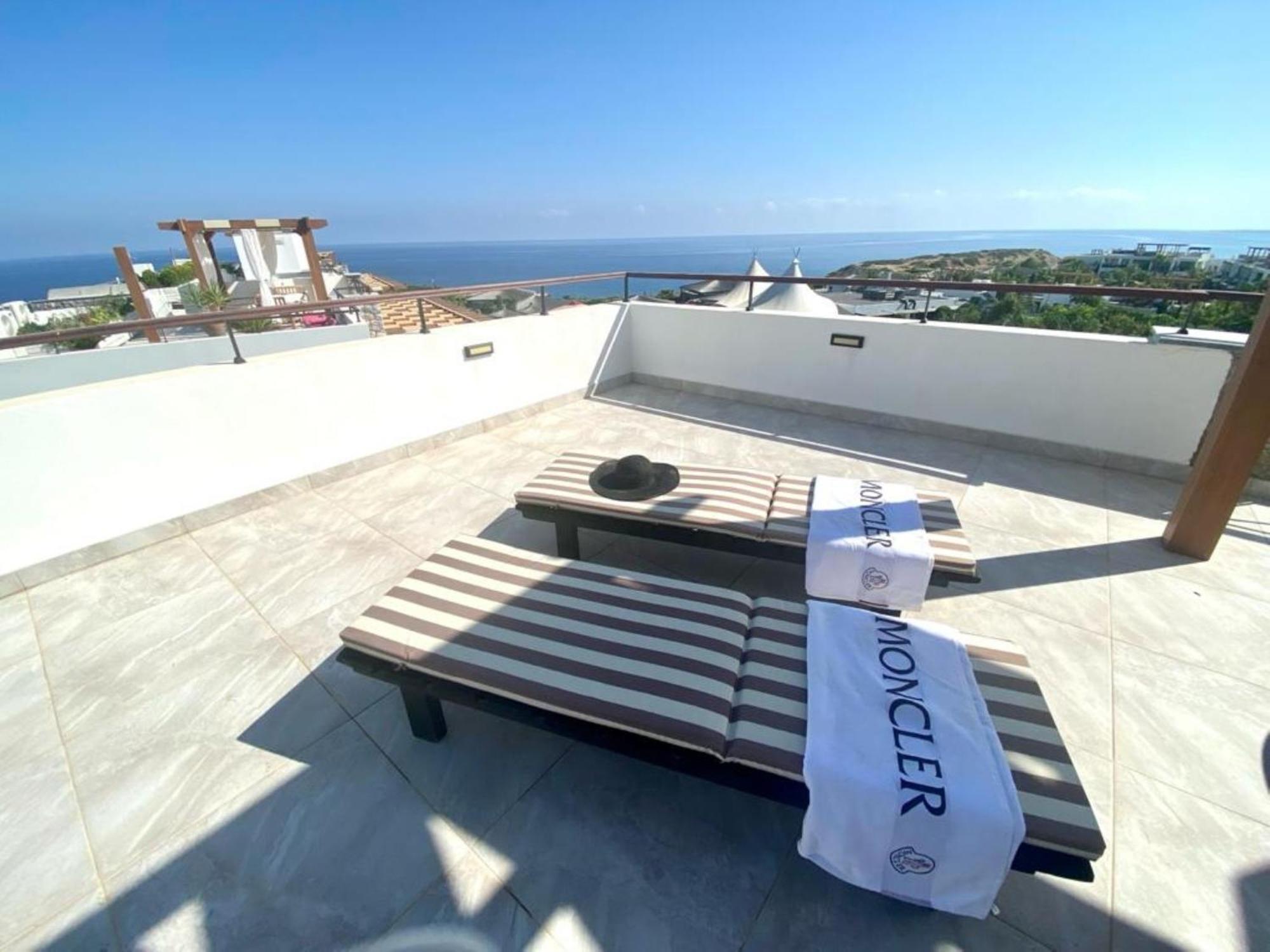キレニアLuxurious Seafront Penthouseアパートメント エクステリア 写真